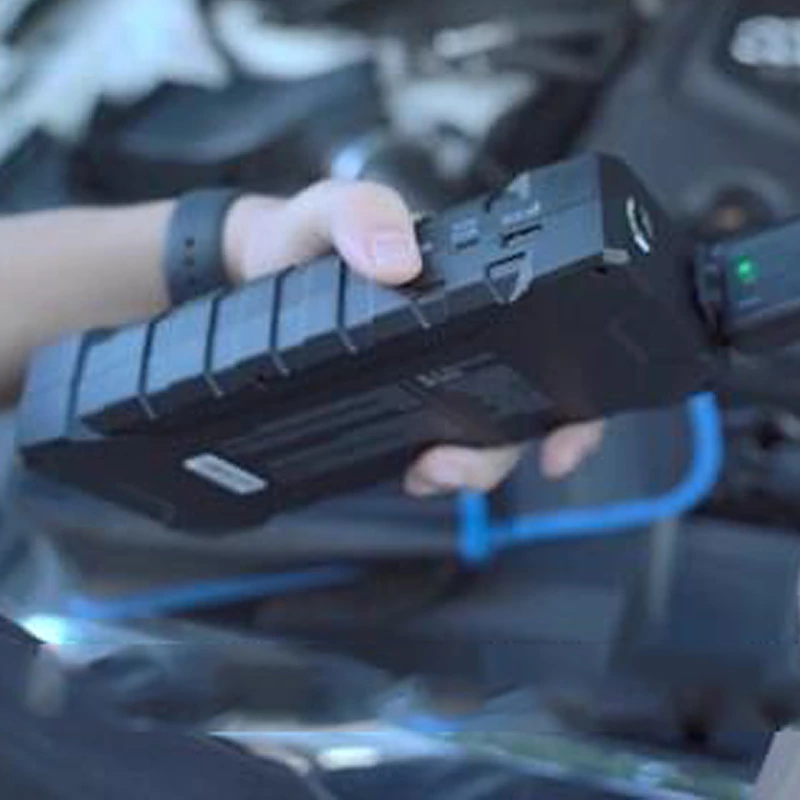 How to use the car emergency jump starter