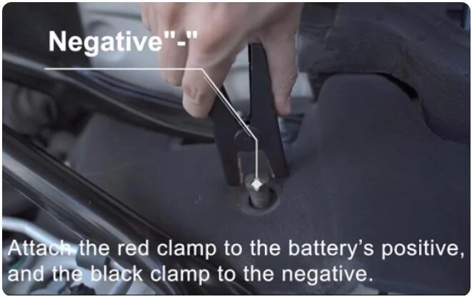 How to use the car emergency jump starter